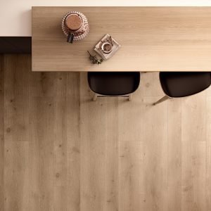 finfloor-su-9aj-roble-selena-dorado-st-wood-impression-4v-room-2-instalaparquet.com