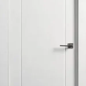 puerta-blanca-Lacada-2-Ranuras-Verticales-instalaparquet.com